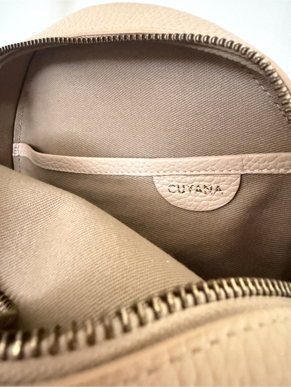 Cuyana circle bag in blush pebbled leather - Picture 7 of 8